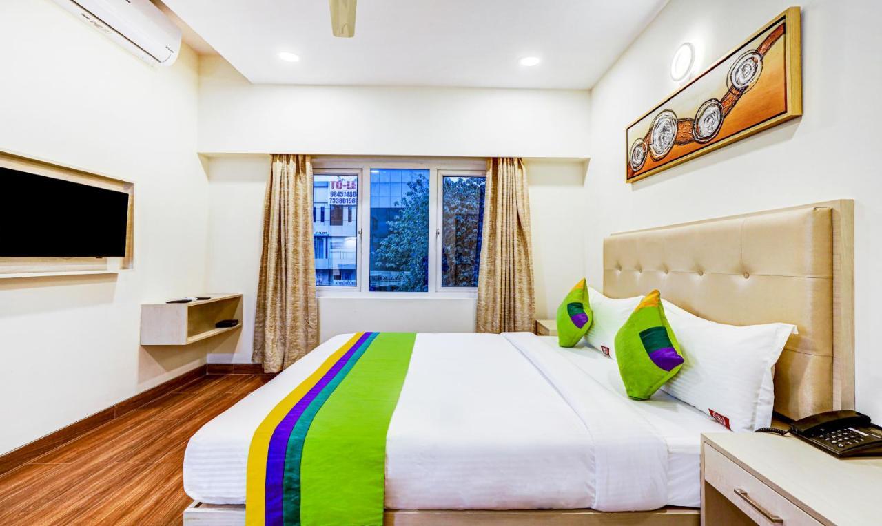 Treebo Galaxy Suites Mathikere バンガロール エクステリア 写真