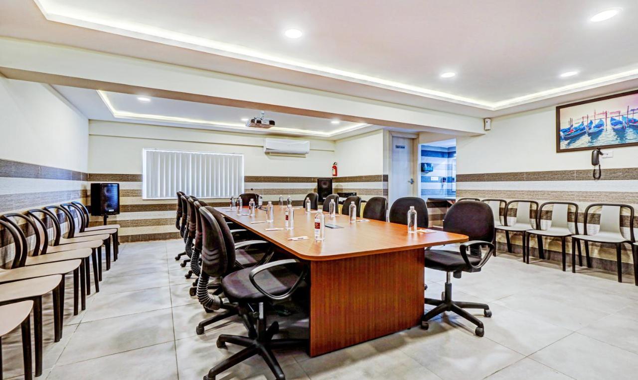 Treebo Galaxy Suites Mathikere バンガロール エクステリア 写真
